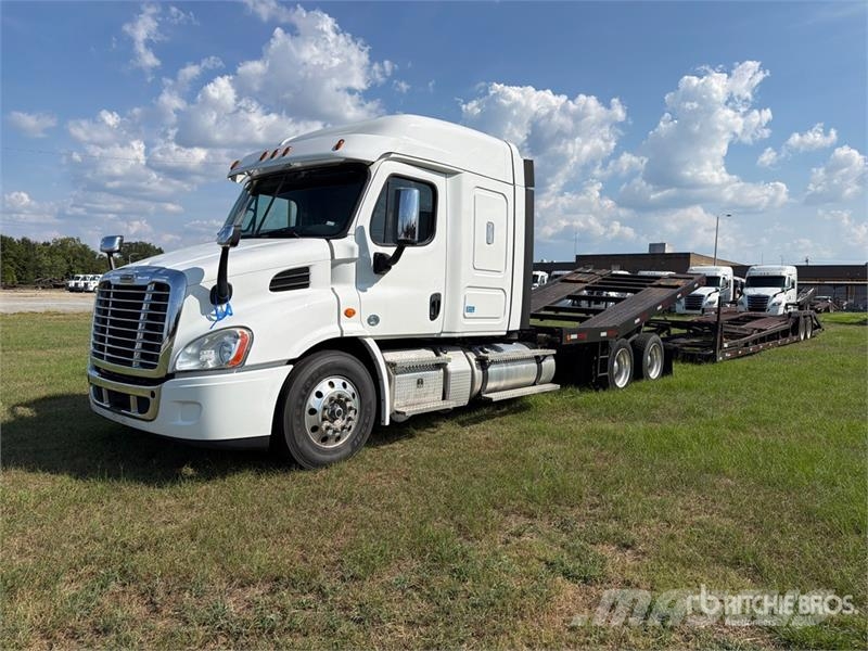 Freightliner Cascadia 113 6x4 Sleeper Car Carrier Truck مركبات النقل