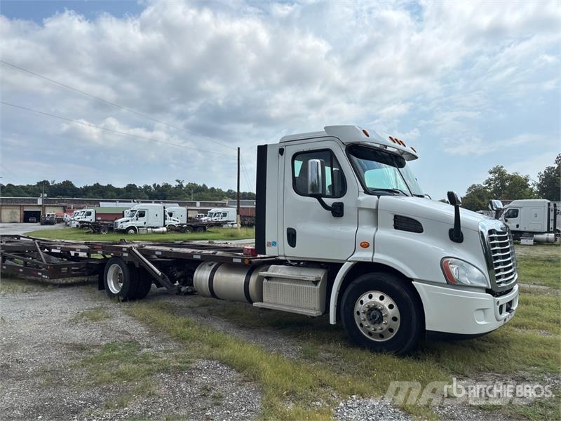 Freightliner Cascadia 113 Camiones portacoches