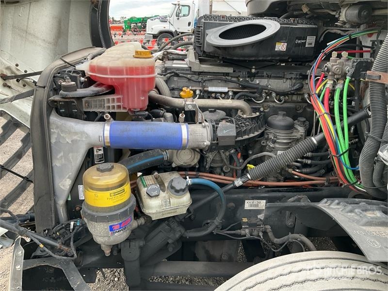 Freightliner Cascadia 126 6x4 T/A Sleeper Truck Tractor Vilcēji