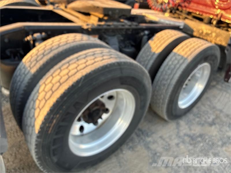 Freightliner Cascadia 126 Седельные тягачи