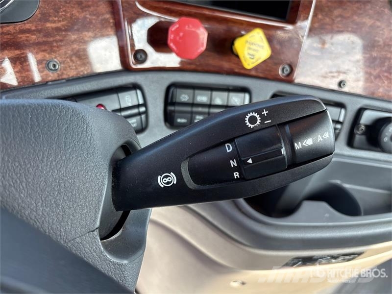 Freightliner Cascadia 113 Camiones portacoches