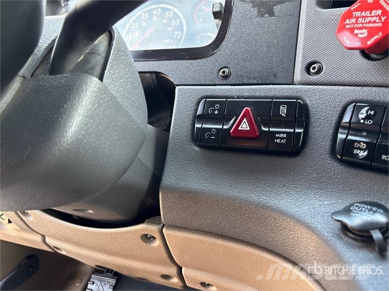 Freightliner Cascadia 125 6x4 T/A Sleeper Truck Tractor Sattelzugmaschinen