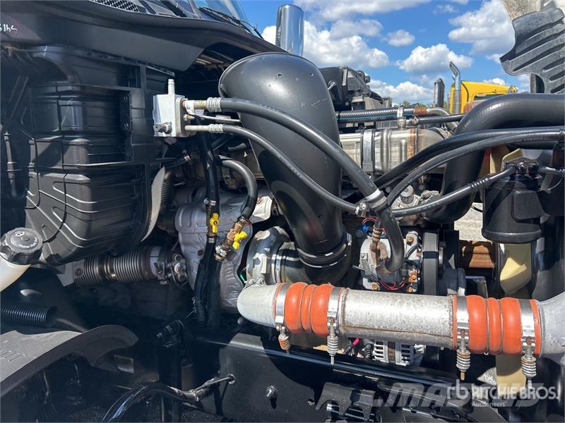Freightliner Cascadia 125 6x4 T/A Sleeper Truck Tractor Vlačilci
