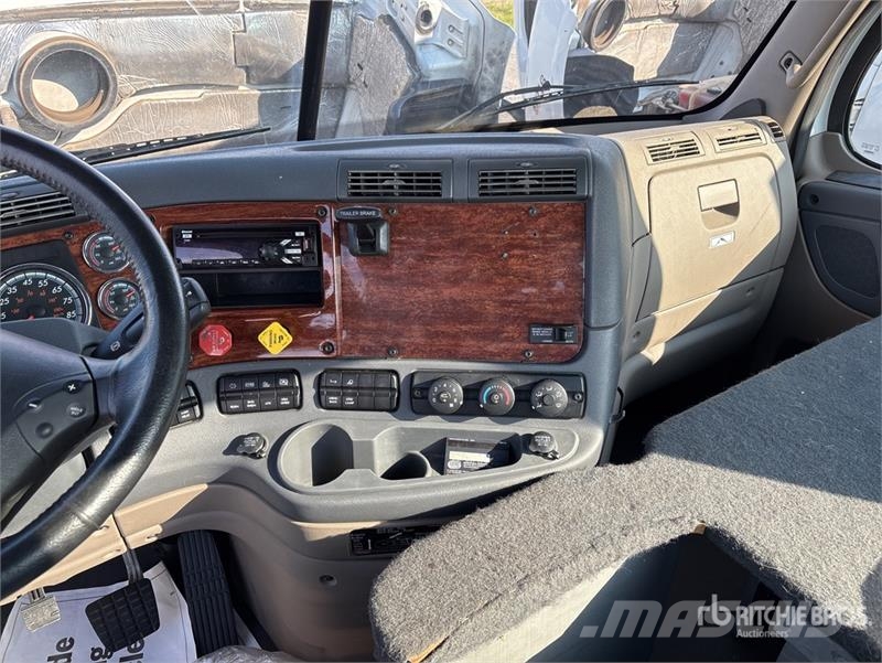 Freightliner Cascadia 113 Camiones portacoches