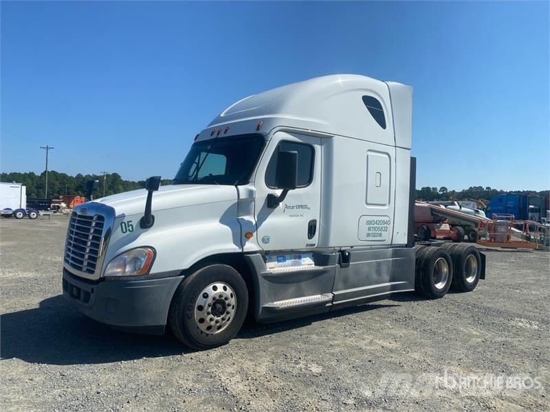 Freightliner Cascadia 125 6x4 T/A Sleeper Truck Tractor Cabezas tractoras