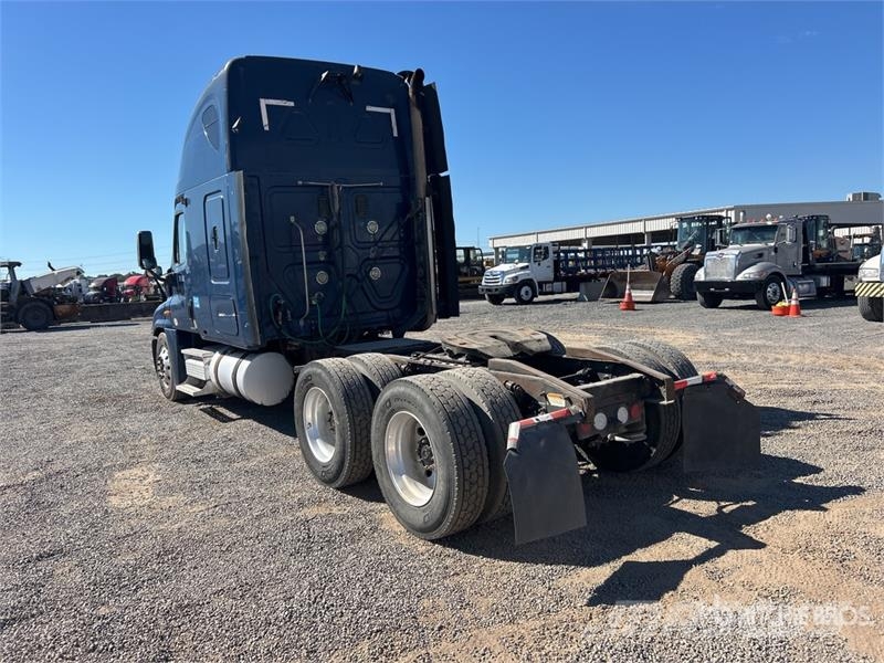Freightliner Cascadia 125 6x4 T/A Sleeper Truck Tractor Vlačilci