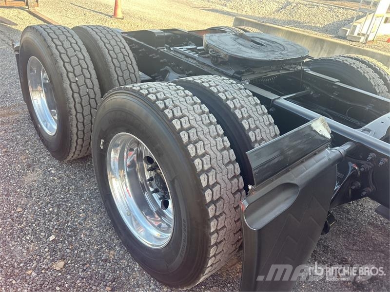 Freightliner Cascadia 125 6x4 T/A Sleeper Truck Tractor Седельные тягачи