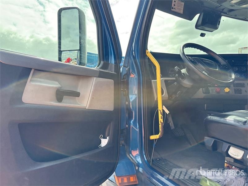 Freightliner Cascadia 126 Седельные тягачи