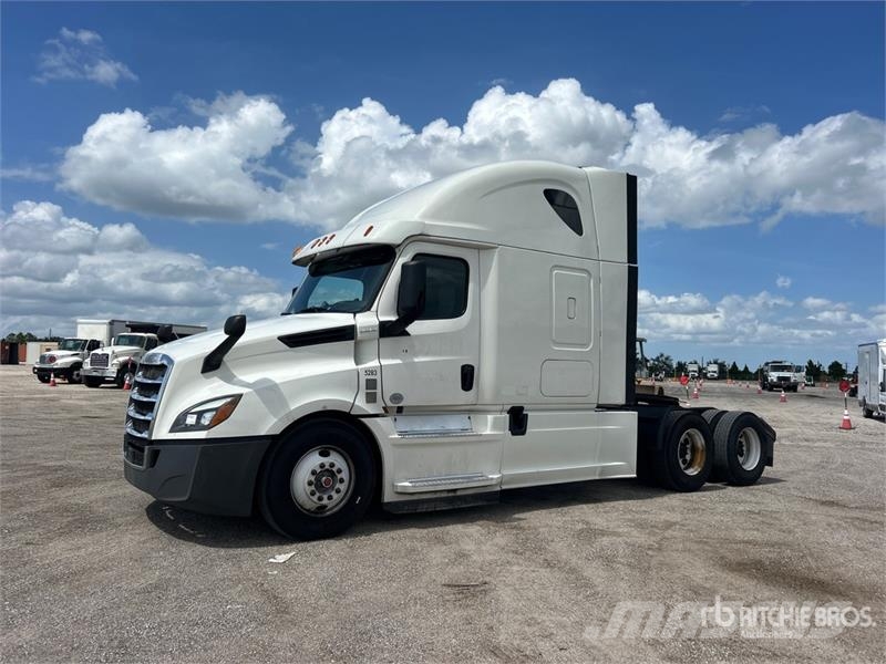 Freightliner Cascadia 126 6x4 T/A Sleeper Truck Tractor Tegljači