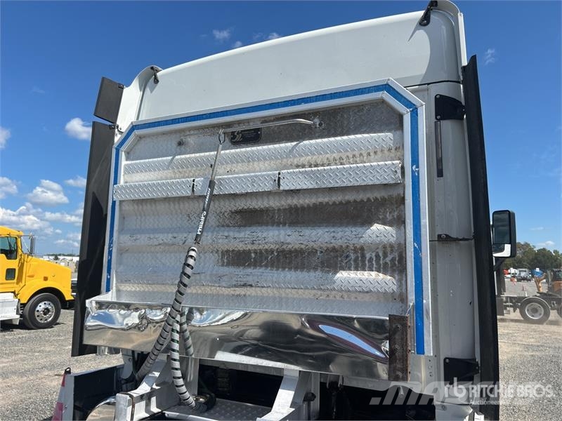 Freightliner Cascadia 125 6x4 T/A Sleeper Truck Tractor Nyergesvontatók