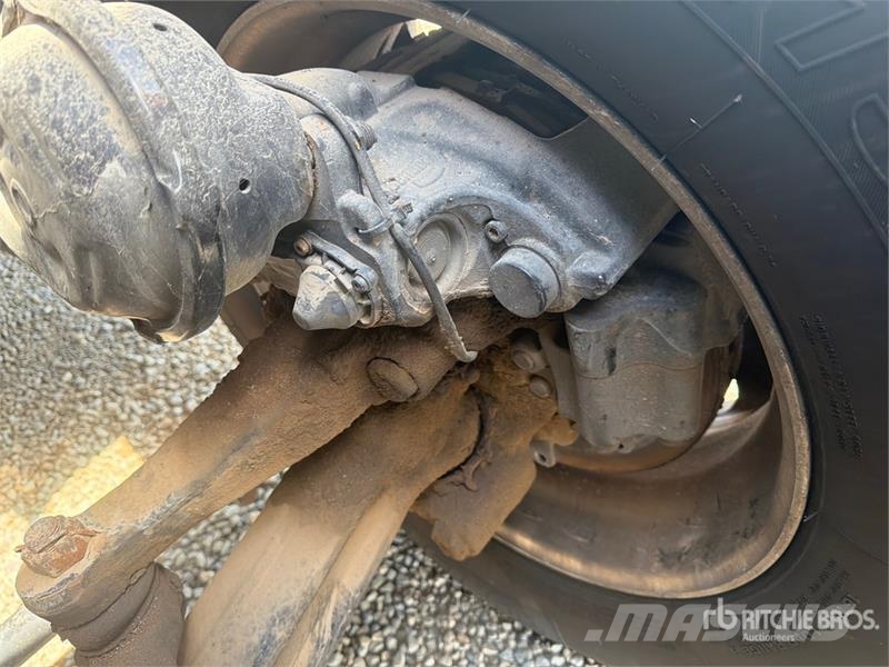 Freightliner Cascadia 125 6x4 T/A Sleeper Truck Tractor 中古トラクターヘッド | トレーラーヘッド