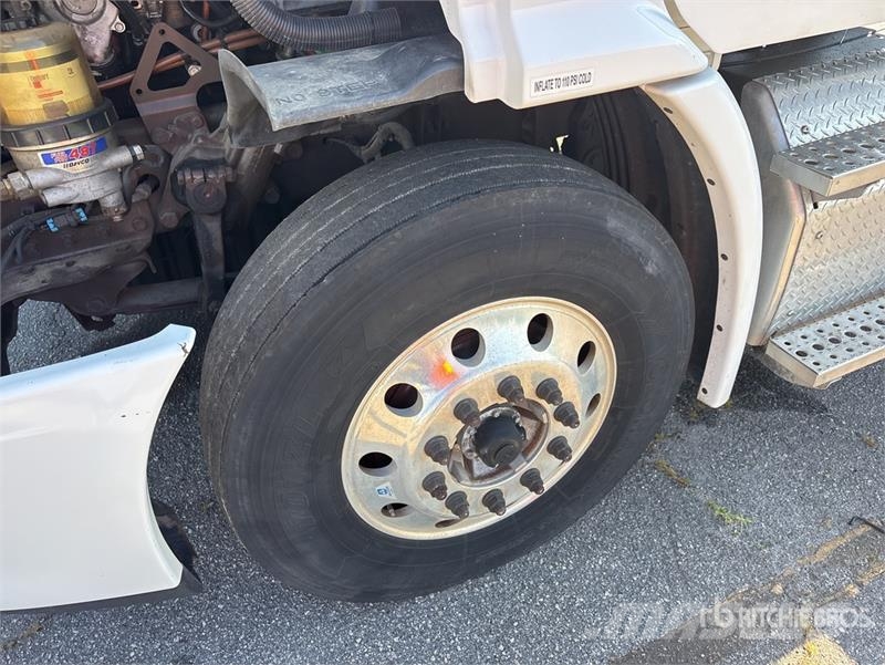 Freightliner Cascadia 113 4x2 Car Carrier Truck Trasportatore per veicoli