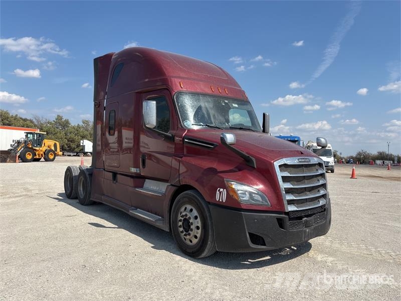 Freightliner Cascadia 126 6x4 T/A Sleeper Truck Tractor Tegljači