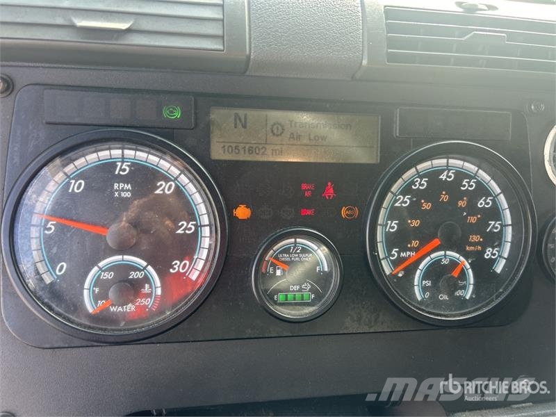 Freightliner Cascadia 125 6x4 T/A Sleeper Truck Tractor Седельные тягачи