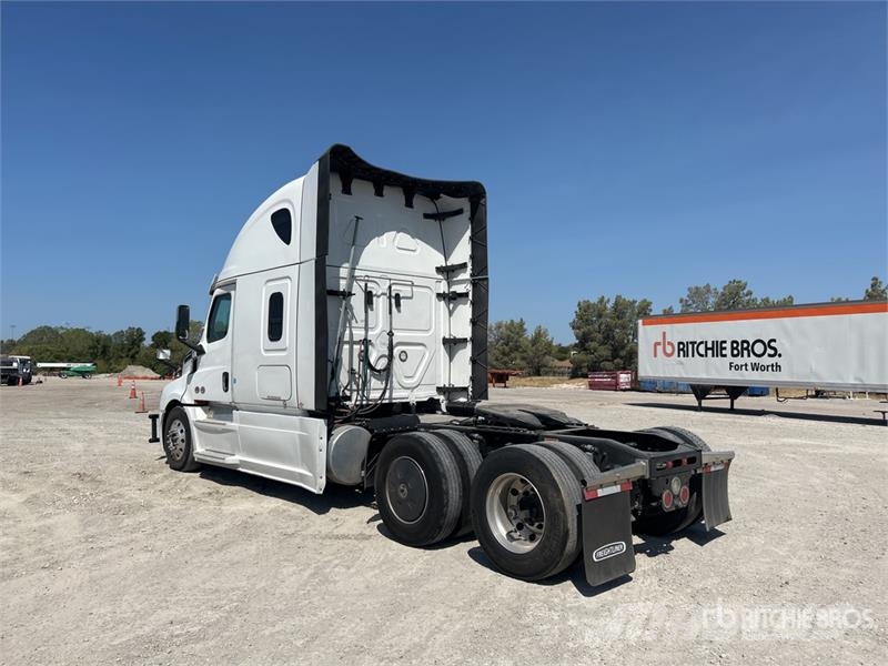 Freightliner Cascadia 126 6x4 T/A Sleeper Truck Tractor Tegljači
