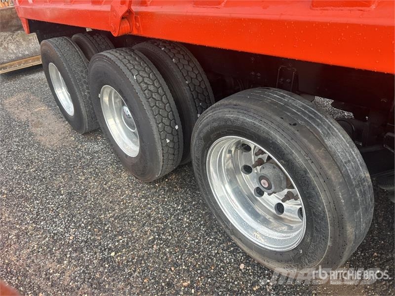 Freightliner Cascadia 113 Грузовики-Самосвалы