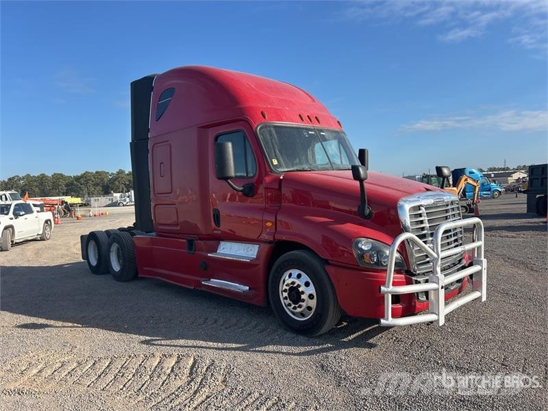 Freightliner Cascadia 125 6x4 T/A Sleeper Truck Tractor Vilcēji