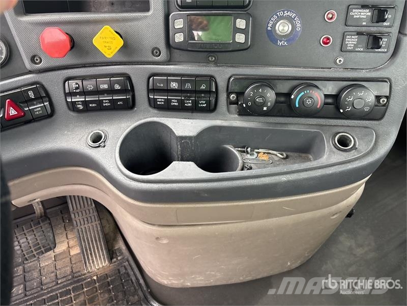 Freightliner Cascadia 113 Sadulveokid