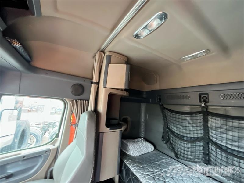 Freightliner Cascadia 125 6x4 T/A Sleeper Truck Tractor Sadulveokid