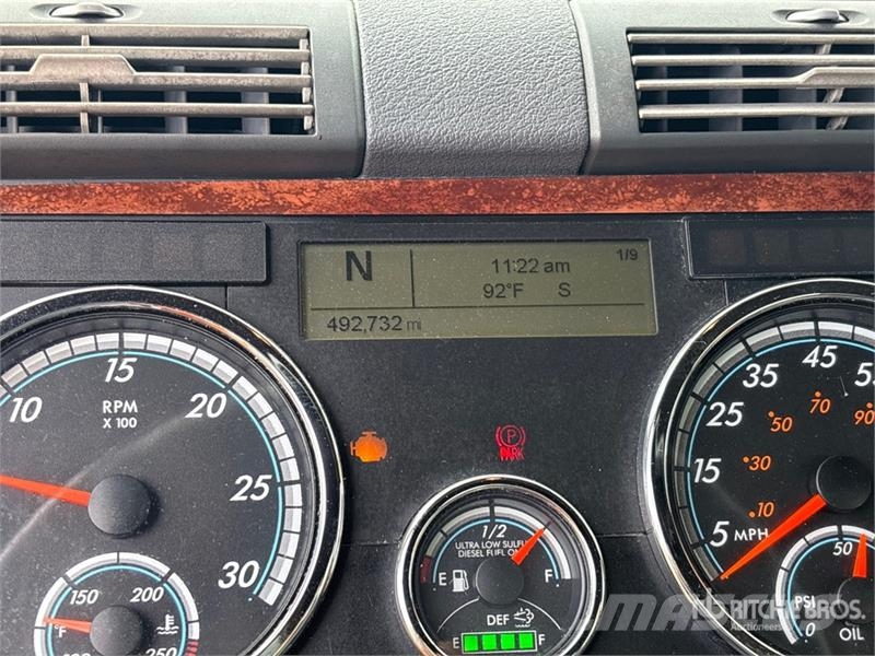 Freightliner Cascadia 113 Camiones portavehículos