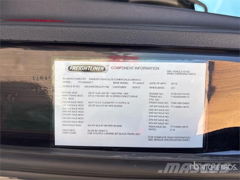 Freightliner Cascadia 126 6x4 T/A Sleeper Truck Tractor Седельные тягачи