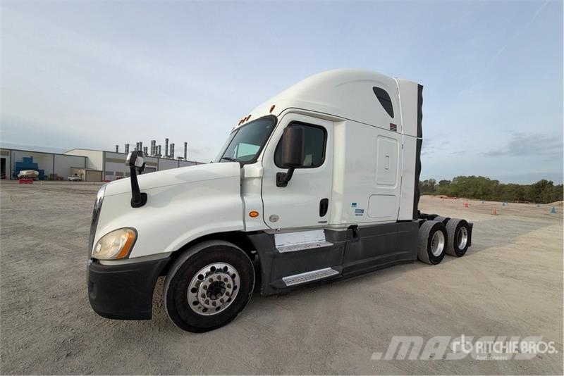 Freightliner Cascadia 125 6x4 T/A Sleeper Truck Tractor Sattelzugmaschinen
