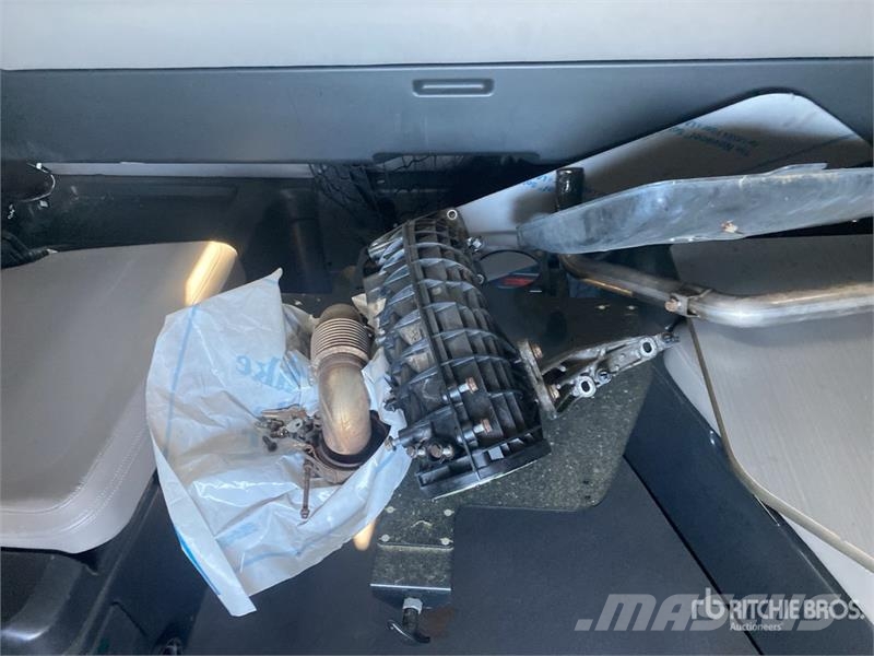 Freightliner Cascadia 126 6x4 T/A Sleeper Truck Tractor (Inoper 中古トラクターヘッド | トレーラーヘッド