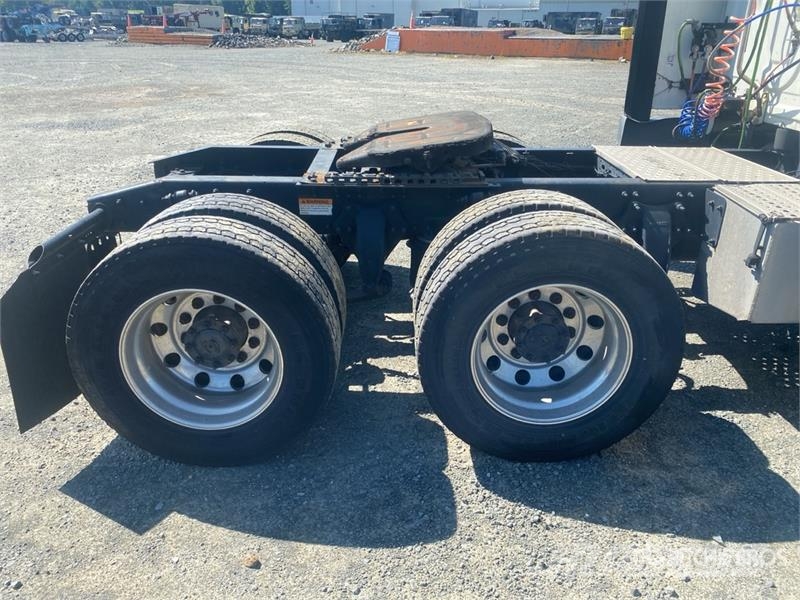 Freightliner Cascadia 125 6x4 T/A Sleeper Truck Tractor Cabezas tractoras