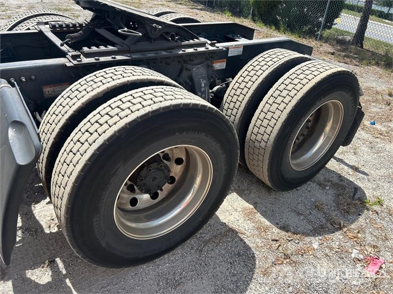 Freightliner Cascadia 116 曳引機組件