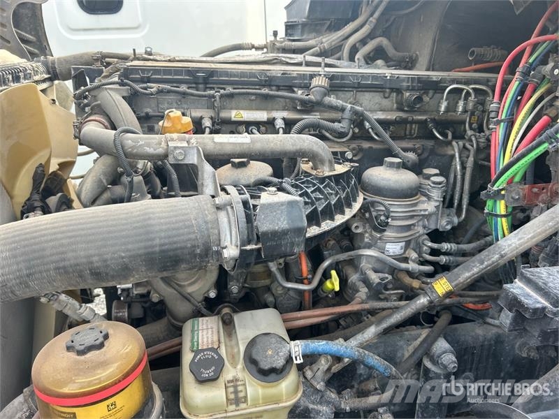 Freightliner Cascadia 125 6x4 T/A Sleeper Truck Tractor (Inoper وحدات الجر