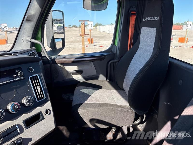 Freightliner Cascadia 116 Trekkers