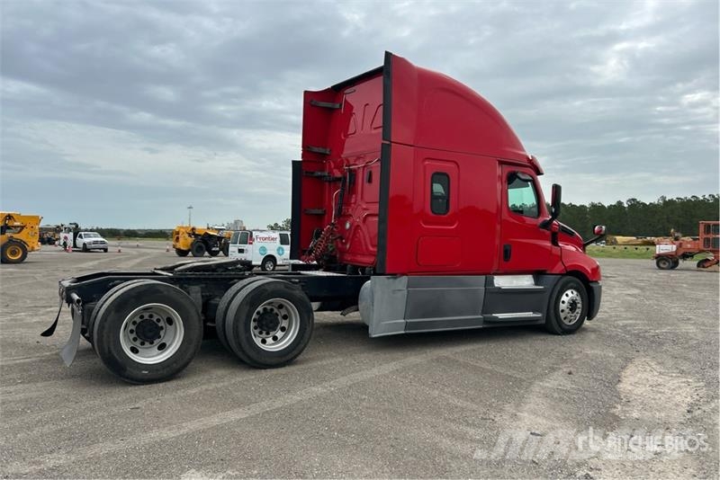 Freightliner Cascadia 126 6x4 T/A Sleeper Truck Tractor Motrici e Trattori Stradali