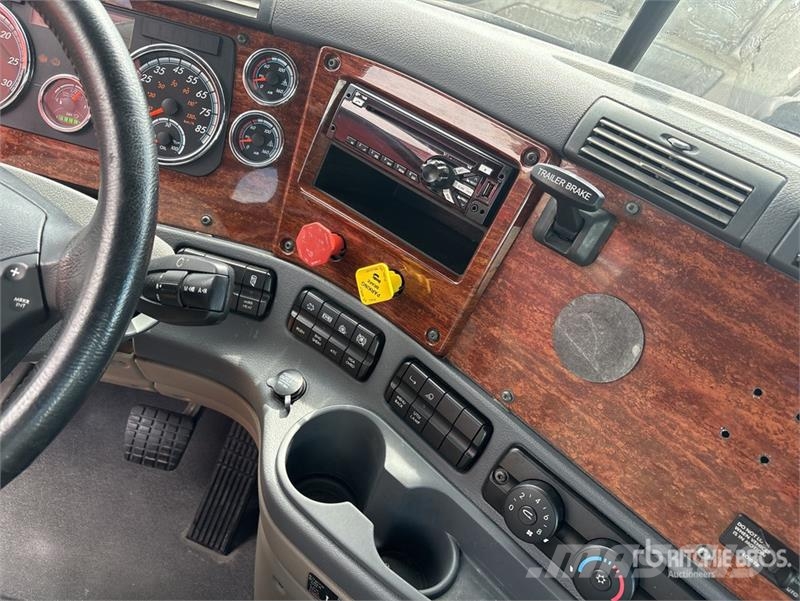 Freightliner Cascadia 113 Camiones portacoches