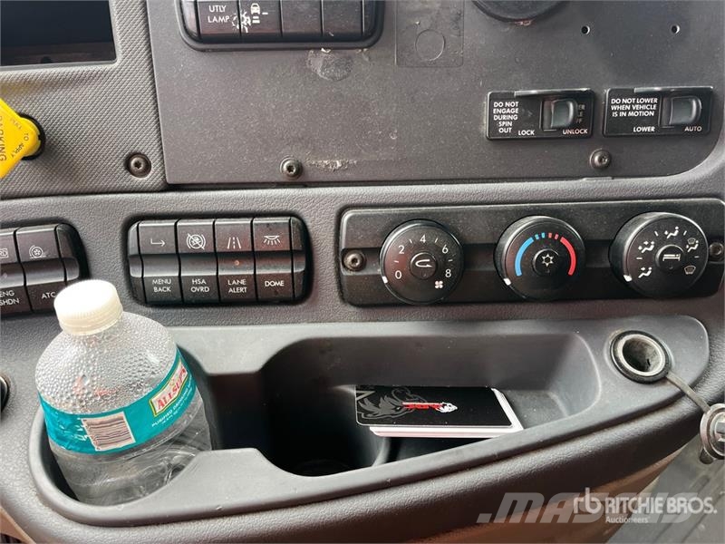 Freightliner Cascadia 125 6x4 T/A Sleeper Truck Tractor Sadulveokid