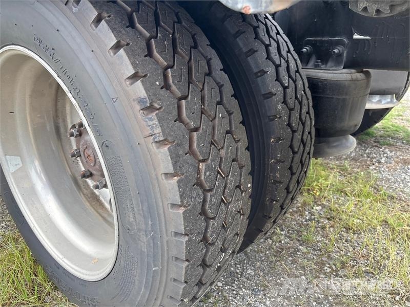 Freightliner Cascadia 113 Camiones portavehículos