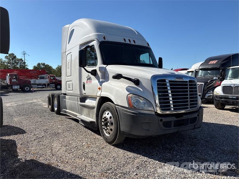 Freightliner Cascadia 125 6x4 T/A Sleeper Truck Tractor (Inoper Nyergesvontatók