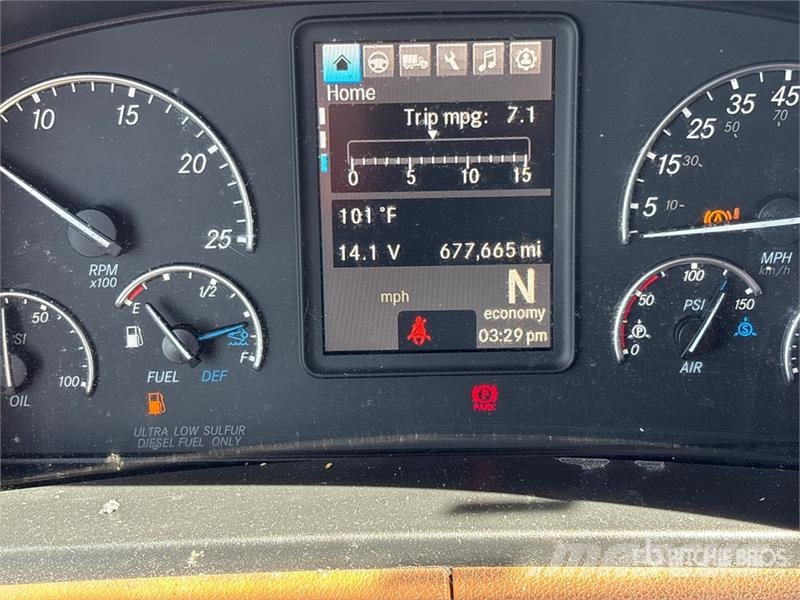 Freightliner Cascadia 126 6x4 T/A Sleeper Truck Tractor Vilcēji