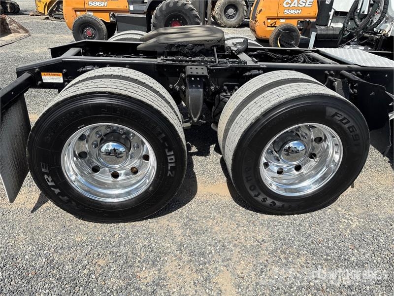 Freightliner Cascadia 125 6x4 T/A Sleeper Truck Tractor Sattelzugmaschinen