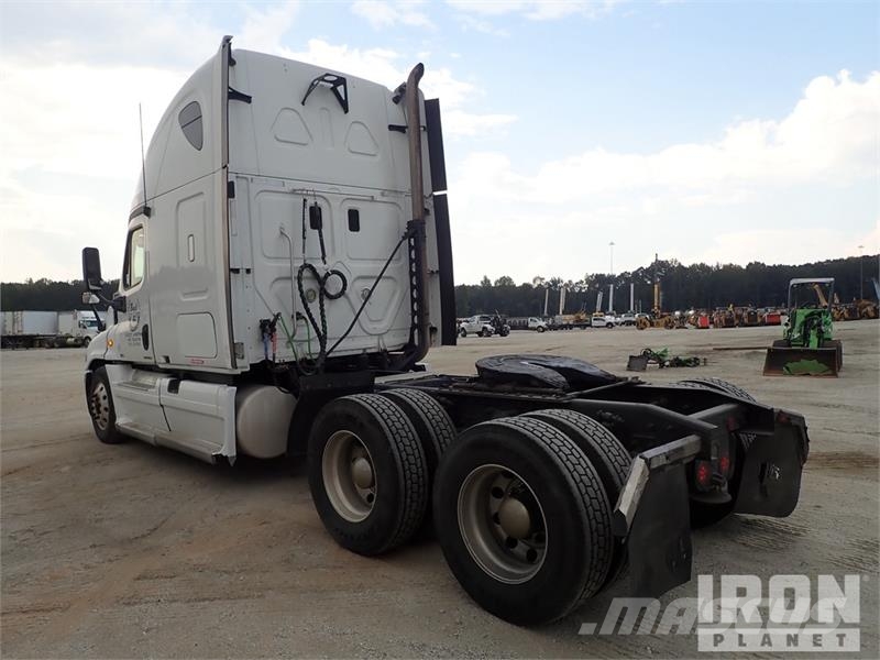 Freightliner Cascadia 125 6x4 T/A Sleeper Truck Tractor Vilcēji