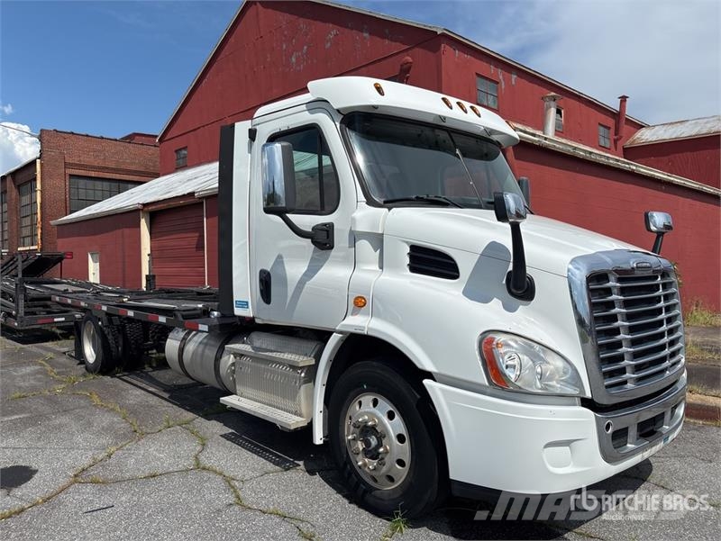 Freightliner Cascadia 113 Camiones portacoches