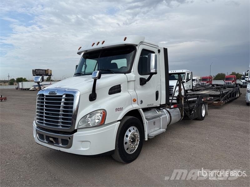 Freightliner Cascadia 113 Trasportatore per veicoli