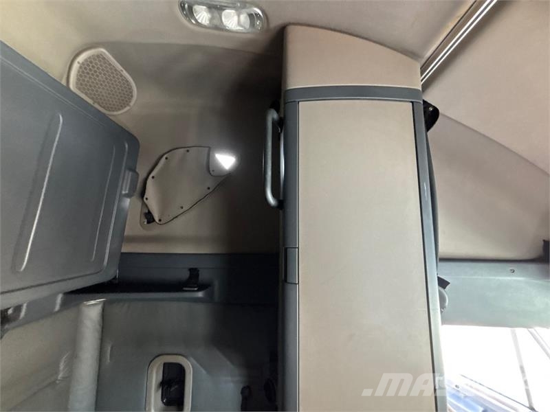 Freightliner Cascadia 125 6x4 T/A Sleeper Truck Tractor Dragbilar