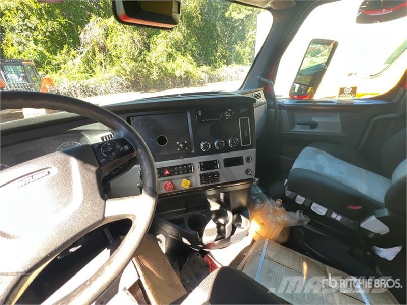 Freightliner Cascadia 126 Тягачі