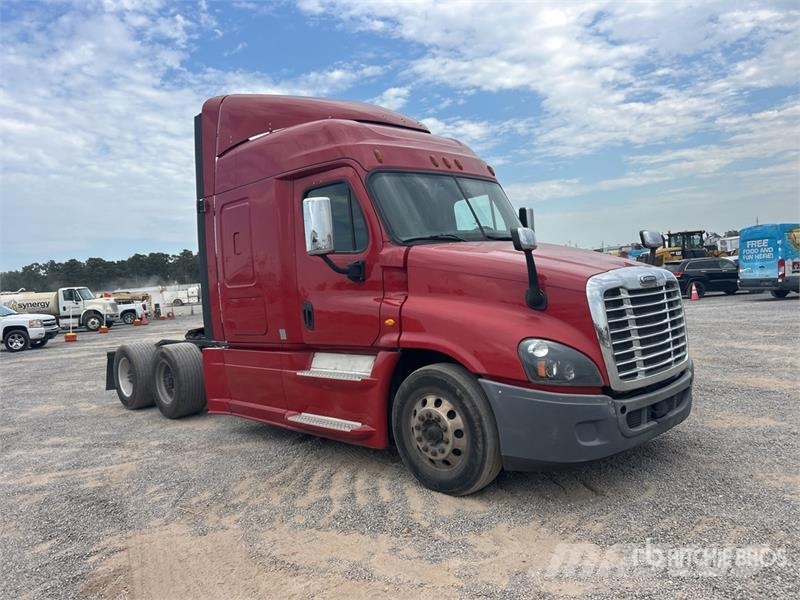 Freightliner Cascadia 125 6x4 T/A Sleeper Truck Tractor Sattelzugmaschinen