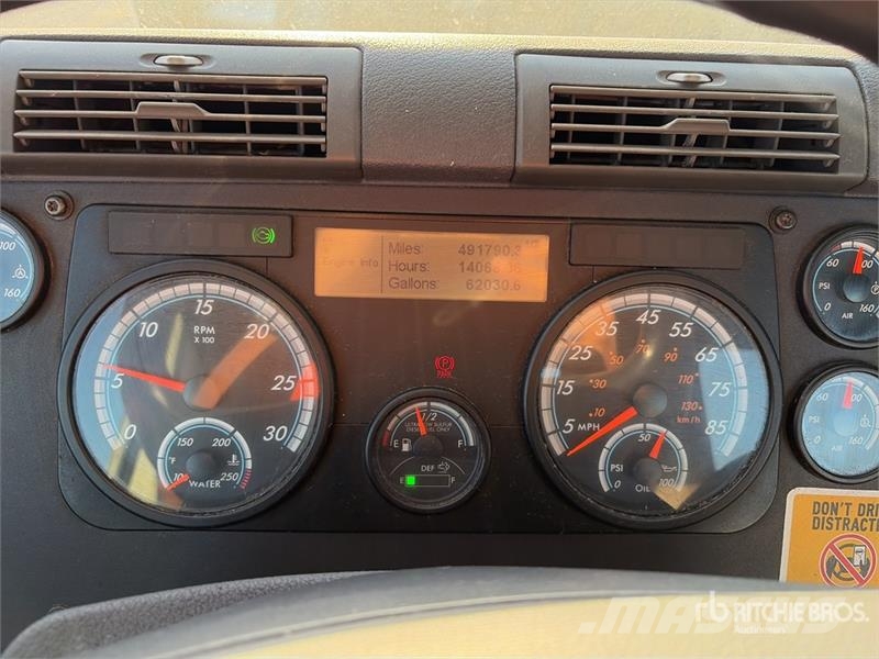 Freightliner Cascadia 113 Vetopöytäautot