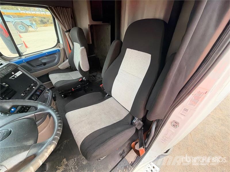 Freightliner Cascadia 125 6x4 T/A Sleeper Truck Tractor Sattelzugmaschinen