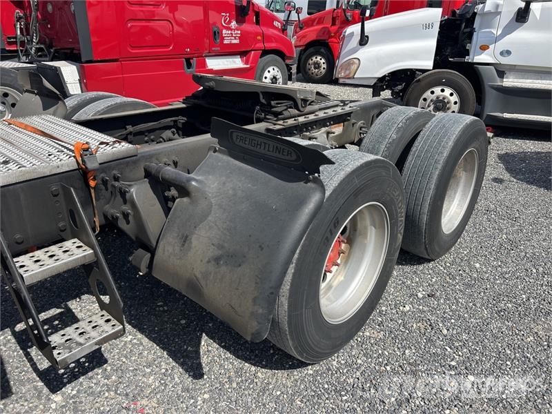 Freightliner Cascadia 126 6x4 T/A Sleeper Truck Tractor (Inoper Autotractoare