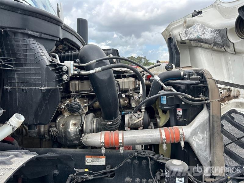 Freightliner Cascadia 126 6x4 T/A Sleeper Truck Tractor Nyergesvontatók