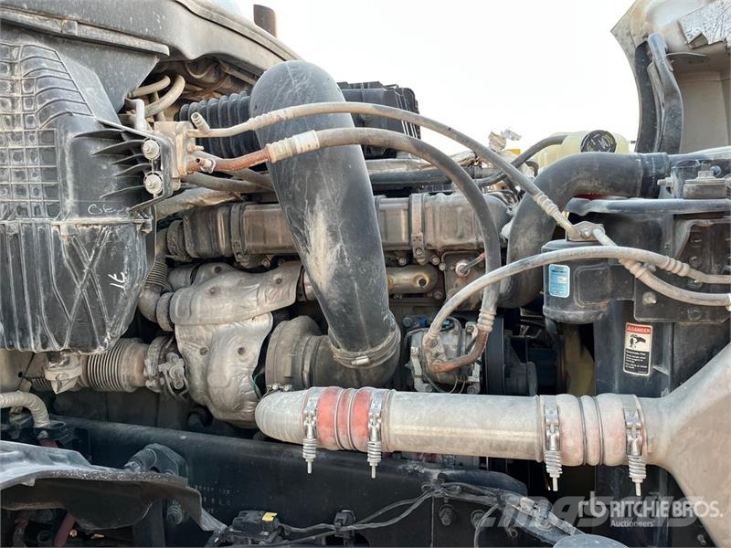 Freightliner Cascadia 126 6x4 T/A Sleeper Truck Tractor Tegljači