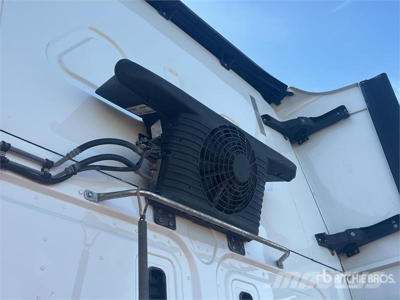 Freightliner Cascadia 125 6x4 T/A Sleeper Truck Tractor Седельные тягачи